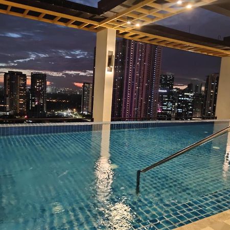 Capital O 804 The Residences At Bonifacio Civic Center Manila Exterior foto