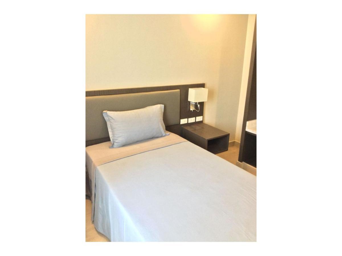 Capital O 804 The Residences At Bonifacio Civic Center Manila Exterior foto