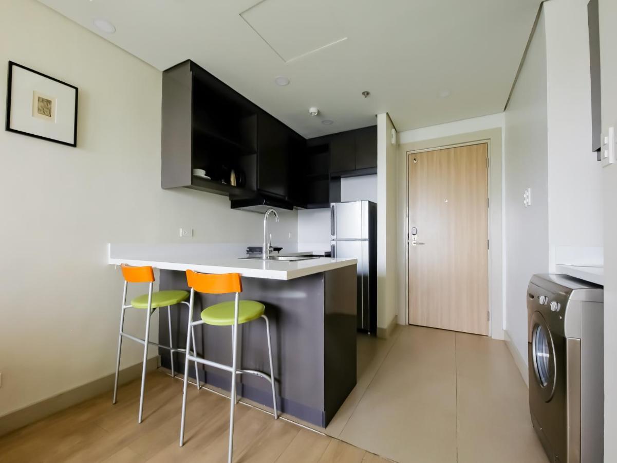 Capital O 804 The Residences At Bonifacio Civic Center Manila Exterior foto