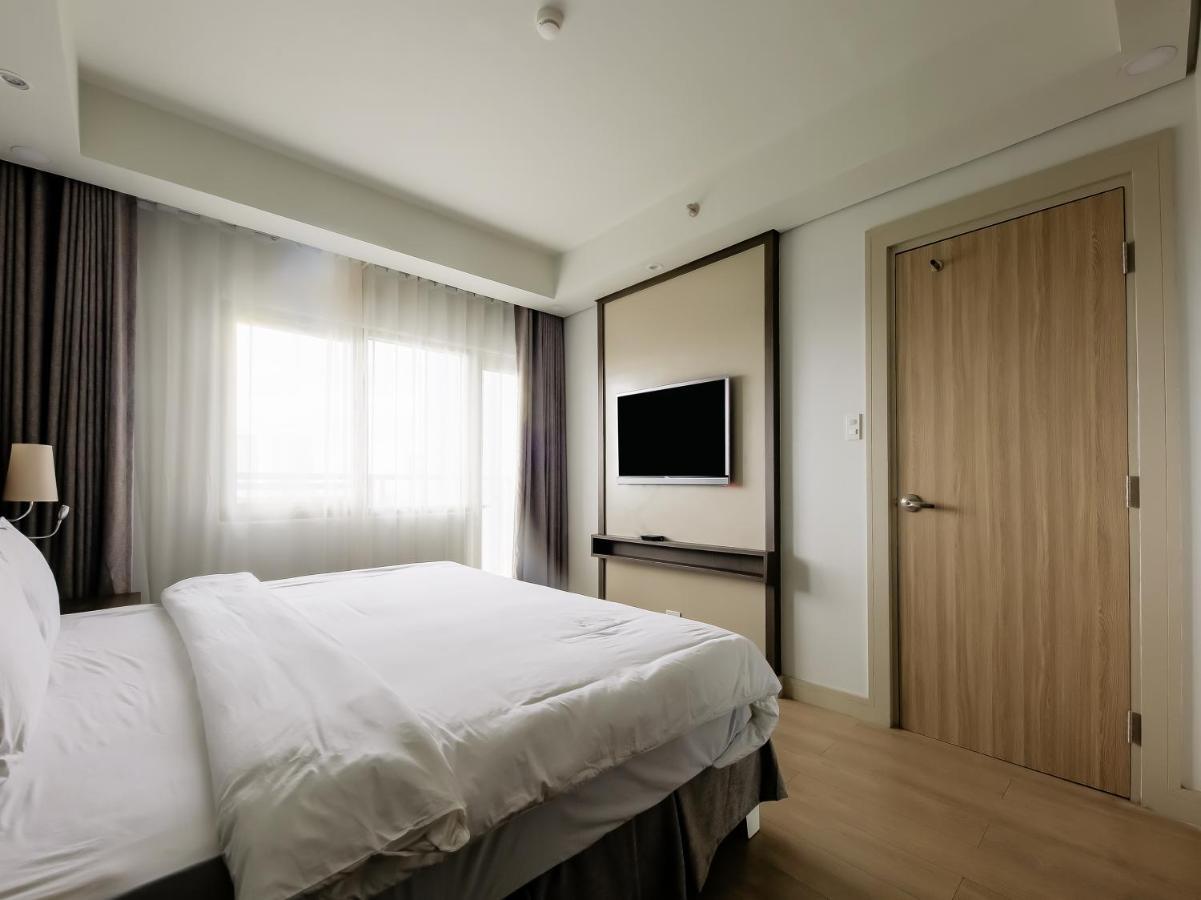Capital O 804 The Residences At Bonifacio Civic Center Manila Exterior foto