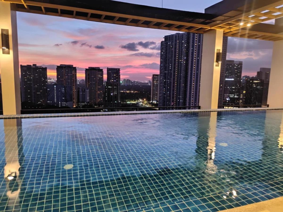 Capital O 804 The Residences At Bonifacio Civic Center Manila Exterior foto