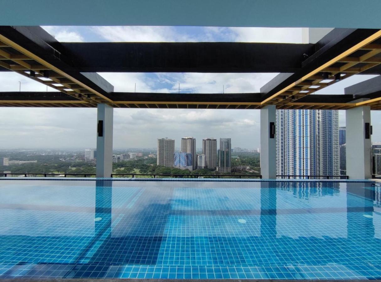 Capital O 804 The Residences At Bonifacio Civic Center Manila Exterior foto