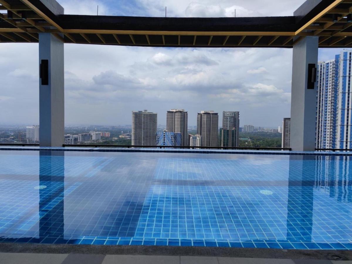 Capital O 804 The Residences At Bonifacio Civic Center Manila Exterior foto