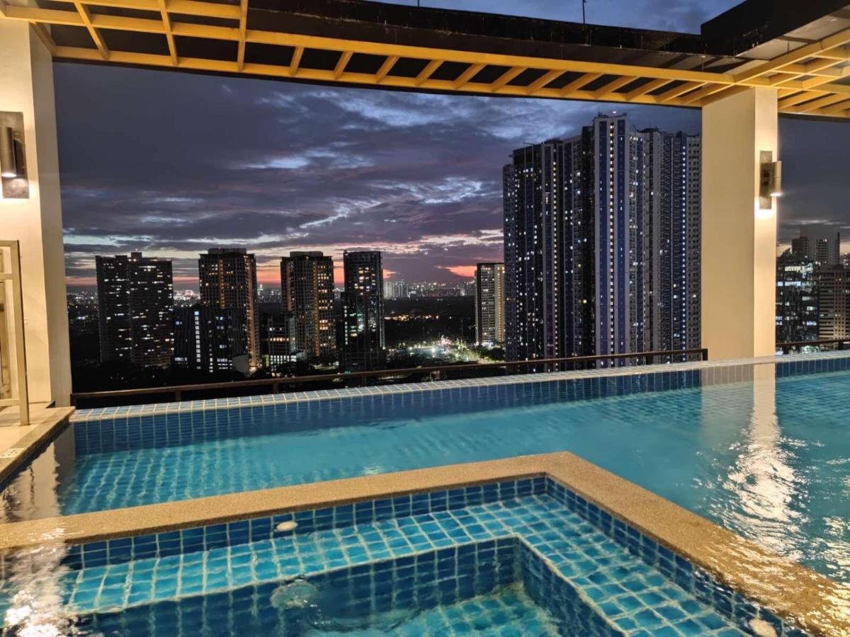 Capital O 804 The Residences At Bonifacio Civic Center Manila Exterior foto