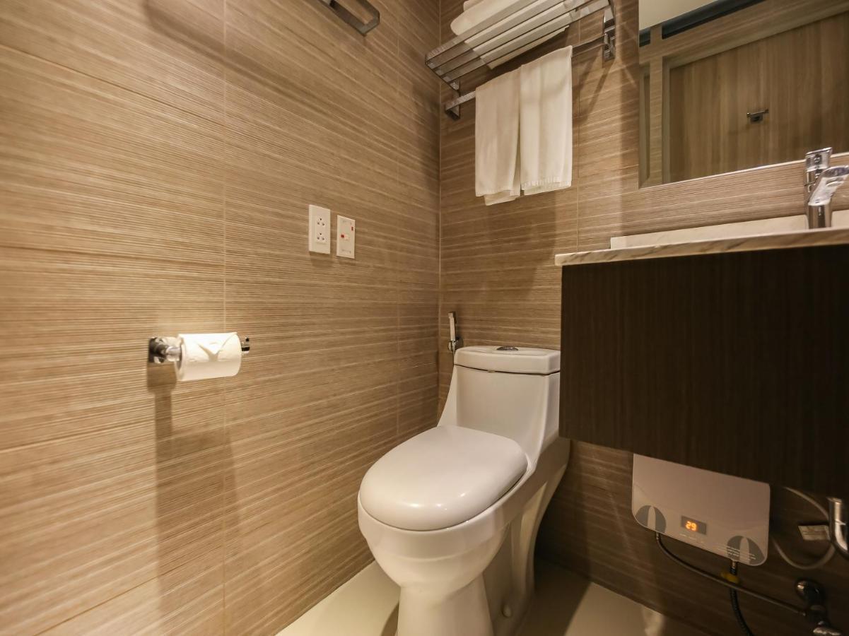 Capital O 804 The Residences At Bonifacio Civic Center Manila Exterior foto